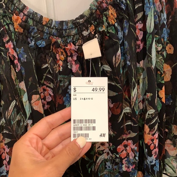 Off the shoulder shirt !!! - Picture 3 of 4